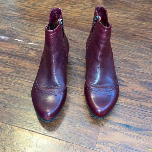 Women’s Spring Step Karaoke Chelsea Ankle Boot in burgundy - Picture 2 of 6